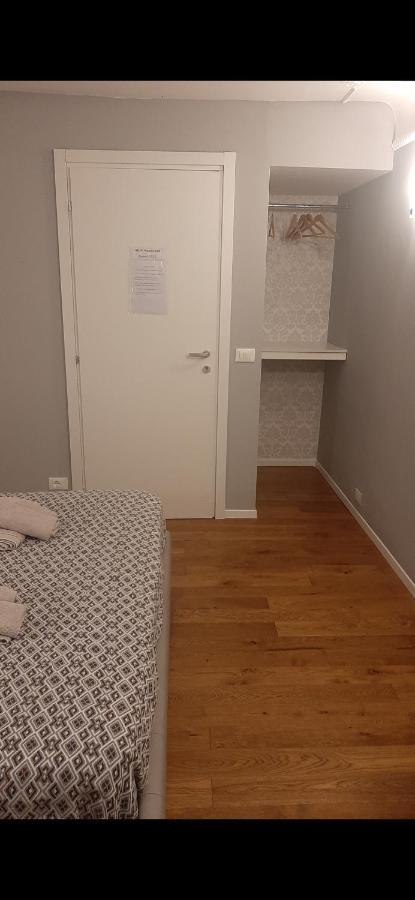 B&B Italian Guest Genova Bagian luar foto